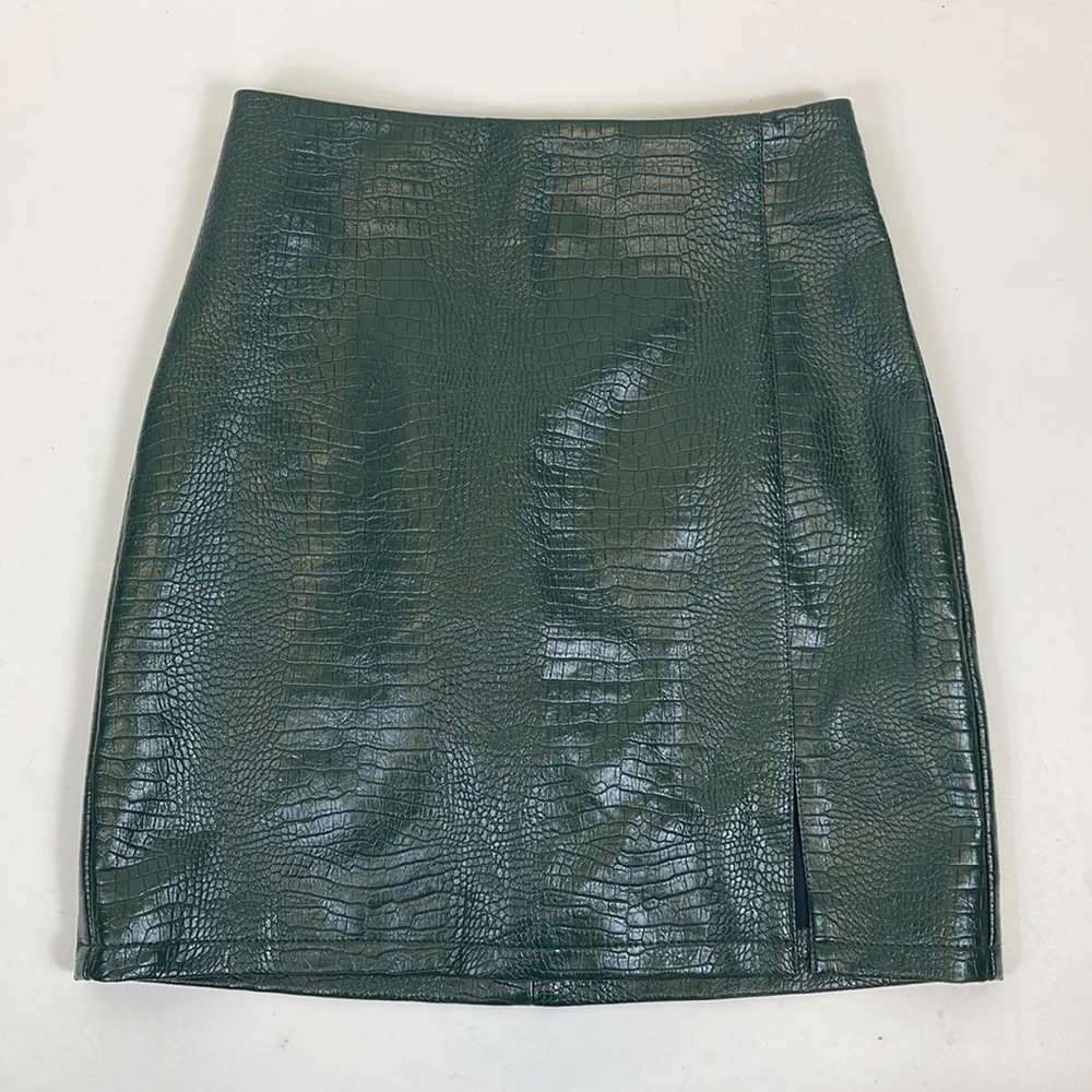 Women's Topshop Green Snake Skin Skirt. sz 2